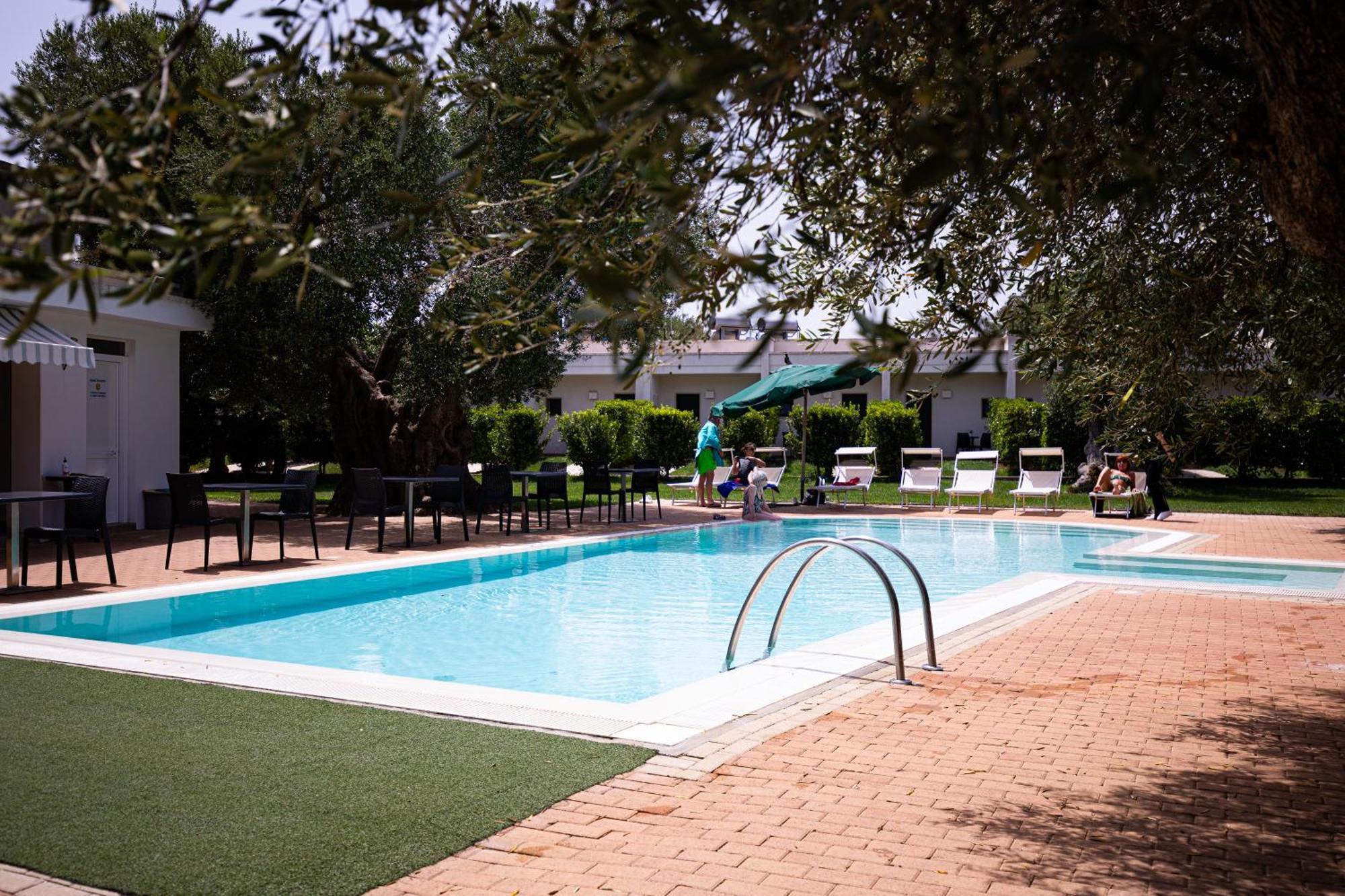 Hotel Eden Carovigno Extérieur photo